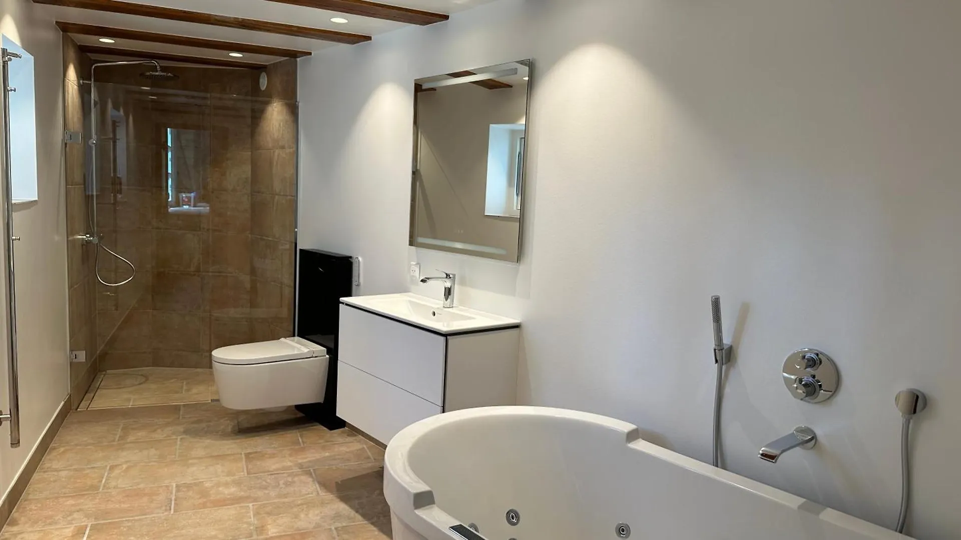 Chateau Lecusse - La Grande Roche - Hotel, Spa, Boutique & Restaurant Broze 5*,