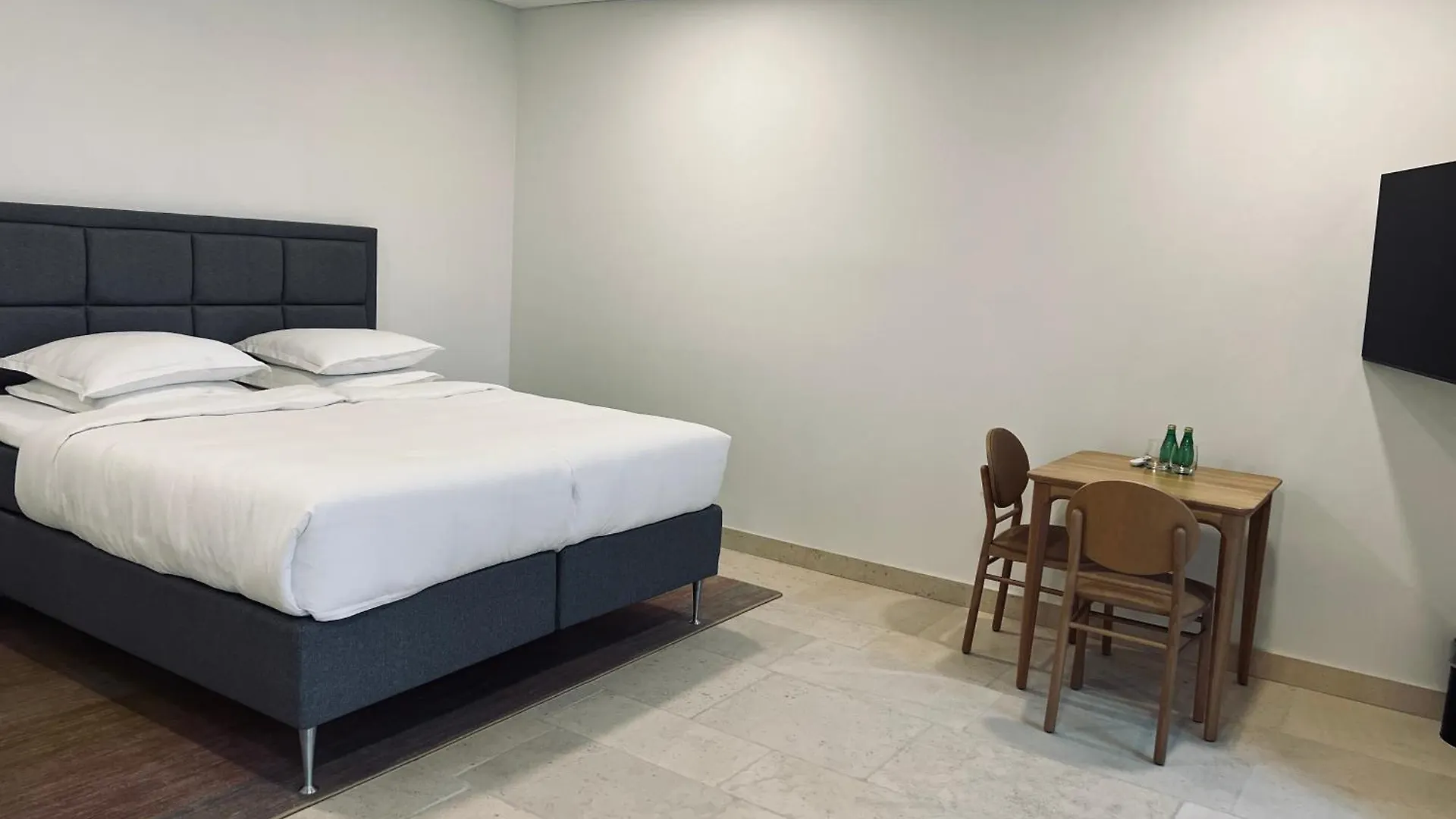 Chateau Lecusse - La Grande Roche - Hotel, Spa, Boutique & Restaurant Broze