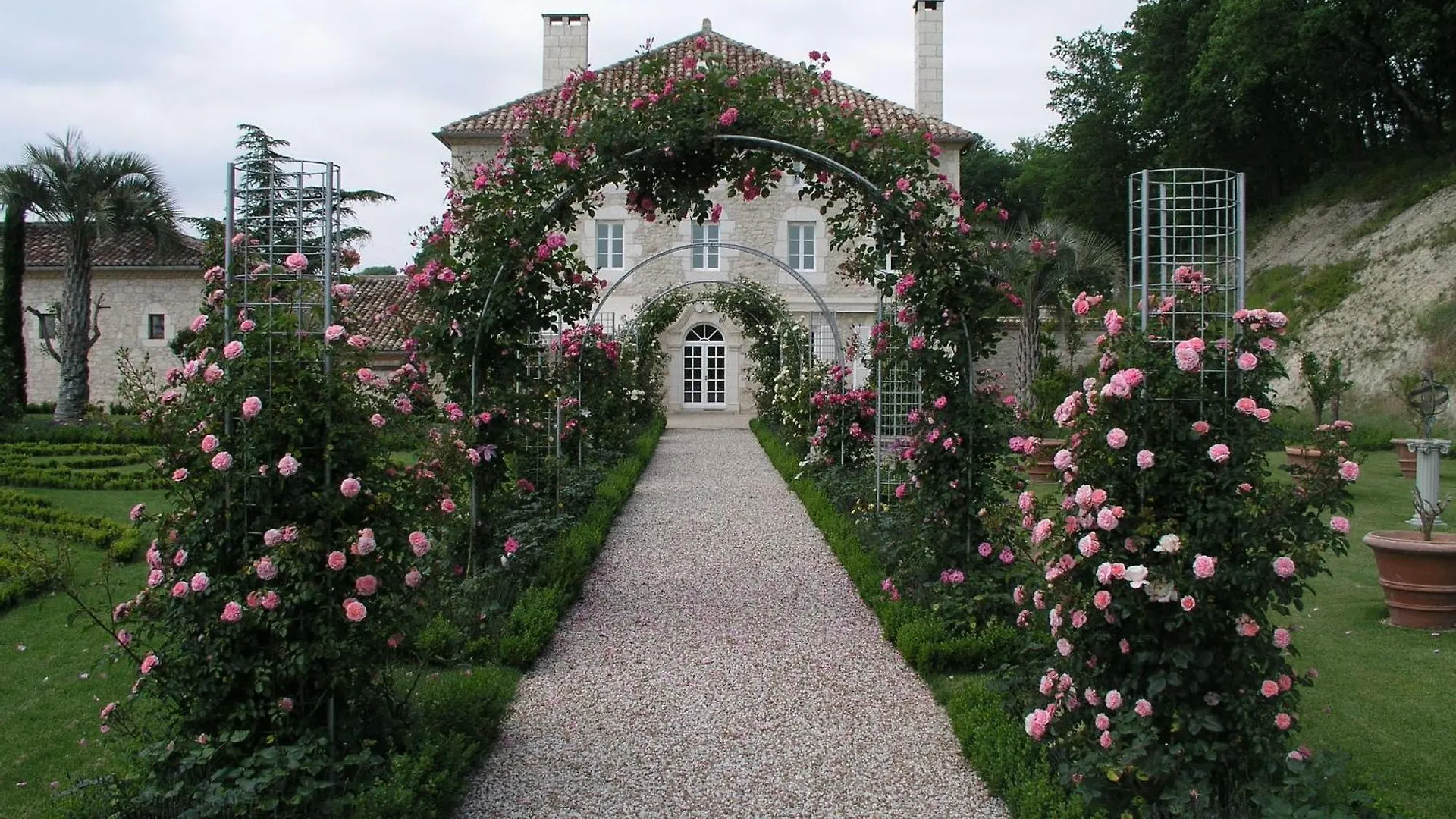 Chateau Lecusse - La Grande Roche - Hotel, Spa, Boutique & Restaurant Broze 5*,